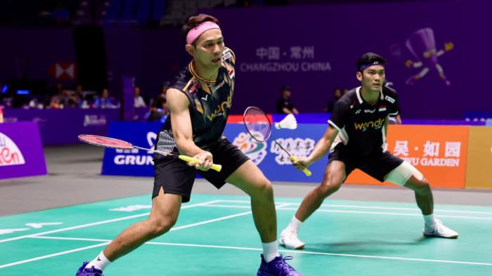 LOLOS KE PEREMPATFINAL - Pebulutangkis ganda putra Indonesia Fajar Alfian/Muhammad Shohibul Fikri memastikan tempat di babak perempat final China Open 2026 setelah mengalahkan pasangan Jepang, Takumi Nomura/Yuichi Shimogami, dua gim langsung 21-19, 21-11 pada laga babak 16 besar yang berlangsung di Olympic Sports Center Gymnasium, China, Kamis (23/7/2026). dok: PBSI