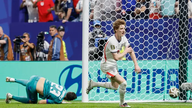 Argentina Tantang Spanyol Usai Singkirkan Inggris Pemain Inggris Anthony Gordon bereaksi setelah mencetak gol pertama selama pertandingan semifinal Piala Dunia antara Inggris dan Argentina di Atlanta, Rabu, 15 Juli 2026. (AP Photo/Erik S. Lesser)