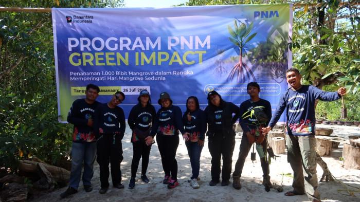Para sukarelawan yang terlibat dalam penanaman 1.000 bibit pohon mangrove di Desa Bahoi, Kecamatan Likupang Barat, Kabupaten Minahasa Utara, Provinsi Sulawesi Utara, dalam rangka Hari Mangrove Sedunia 2026.