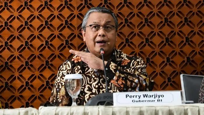 DIDESAK MUNDUR- Gubernur Bank Indonesia, Perry Warjiyo tengah jadi sorotan karena diminta mundur oleh anggota DPR RI Primus Yustisio, setelah nilai tukar Rupiah lemah