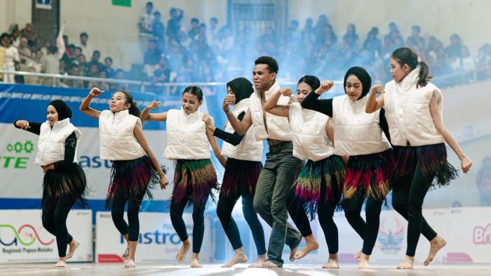Penampilan peserta MyPertamina Dance Competition 2026, wadah kreativitas generasi muda di bidang seni yang gagas Pertamina Patra Niaga Regional Papua Maluku.