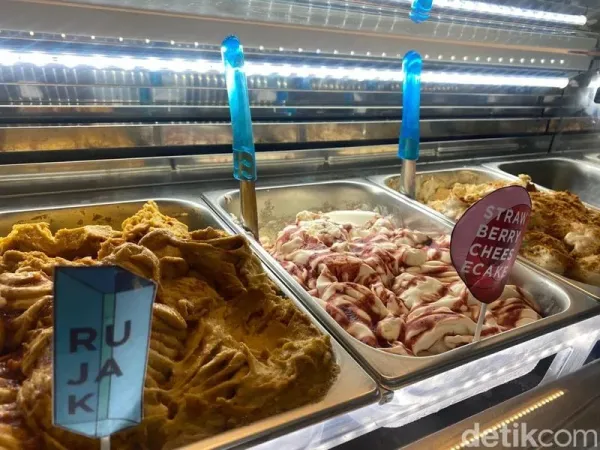 Ada Gelato Kastengel dan Teh Botol yang Manis Gurih di Kafe Ramah Anabul