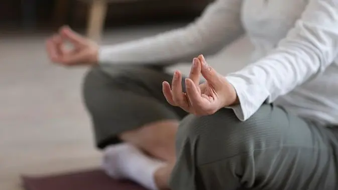 Ilustrasi Meditasi. (foto: Pinterest/Freepik).