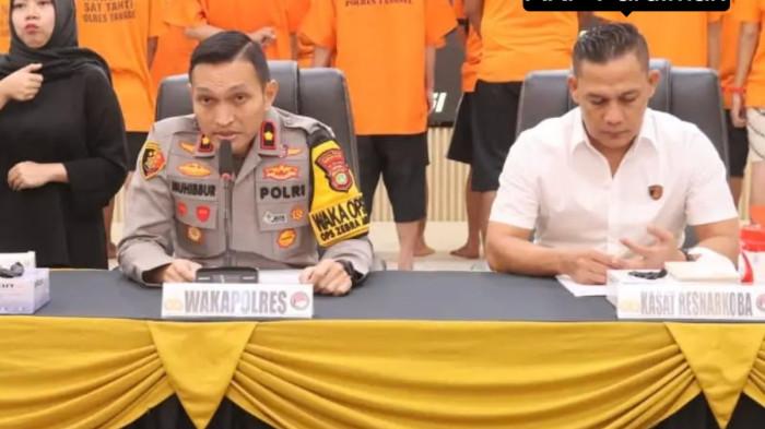 POLISI DITANGKAP - Kasat Narkoba Polres Tangerang Selatan AKP Pardiman bersama tujuh anggota polisi lainnya terkait dugaan peredaran gelap narkoba