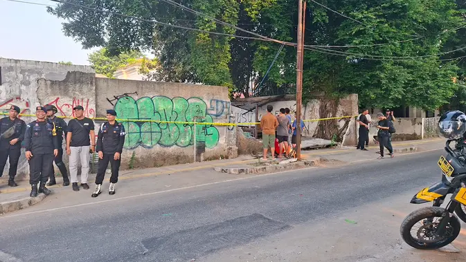 Lokasi bentrokan antarwarga di kawasan Menteng, Jakarta Pusat. (Liputan6/Rifqy Alief) Lokasi bentrokan antarwarga di kawasan Menteng, Jakarta Pusat. (Liputan6/Rifqy Alief)