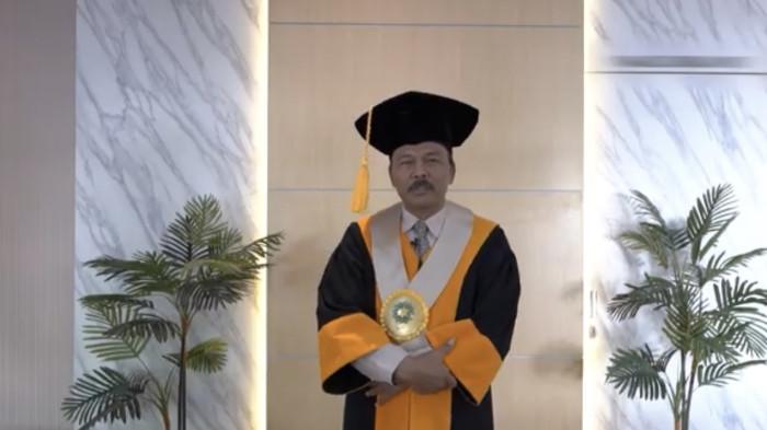 GURU BESAR - Guru Besar Ilmu Komunikasi sekaligus Dekan Fakultas Dakwah dan Komunikasi UIN Sunan Gunung Djati Bandung, Prof. Dr. H. Enjang, M.Ag., M.Si.