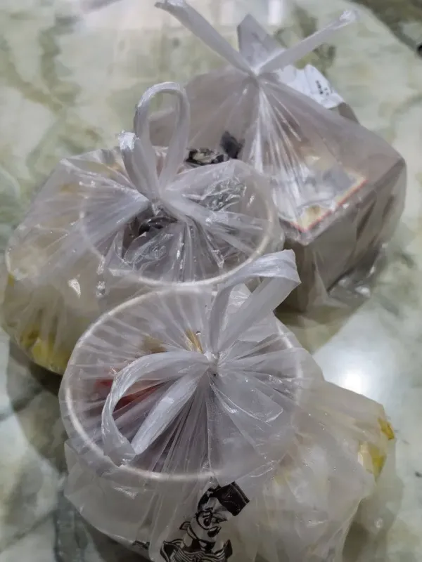 Kurir Makanan Tetap Bekerja Usai Kecelakaan demi Nafkahi Anak