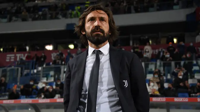Foto: 5 Manajer yang Dipecat Terlalu Cepat oleh Klub Raksasa Sepak Bola Eropa Andrea Pirlo diangkat sebagai manajer oleh mantan klubnya pada musim panas 2020. Ia telah mengklaim dua trofi dalam hanya sembilan bulan, yaitu Supercoppa Italiana dan Coppa Italia. Ia hanya bertahan selama 52 laga usai gagal meraih gelar Serie A. (AFP/ALBERTO LINGRIA)