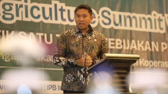 Sudaryono berbicara dalam Food Agriculture Summit ke-5 yang digelar Himpunan Alumni IPB di Bogor, Jawa Barat, Selasa (25/11/2025). Saat itu Sudaryono masih menjabat Wakil Menteri Pertanian.