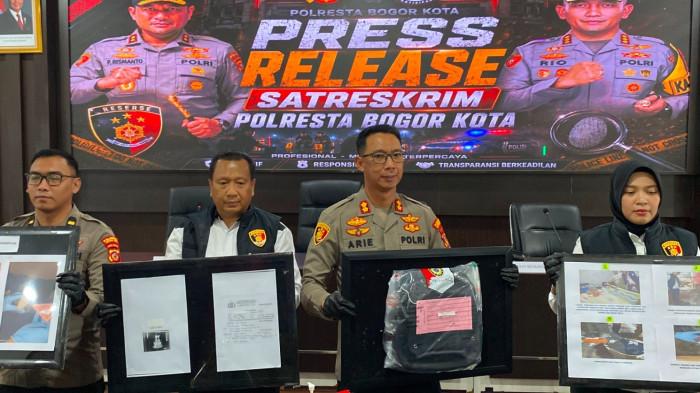 PENEMUAN BAYI - SSA (21) dijadikan sebagai tersangka penemuan mayat bayi berjenis perempuan Rabu (22/7/2026).