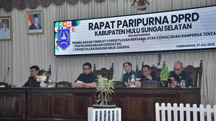 . PENYAMPAIAN - Penyampaian atas dua Ranperda yang disetujui oleh pihak legislatif. 