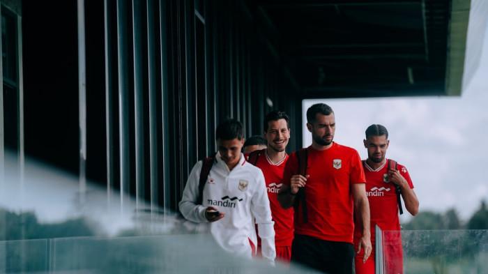 Pemain timnas Indonesia Eliano Reijnders, Thom Haye, Jordi Amat dan Jens Raven bersiap untuk latihan bersama untuk mempersiapakan mengarungi ASEAN Championship 2026 di Bali United Training Center Pantai Purnama Gianyar, Bali.(Dokumentasi Bali United)