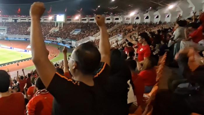 PIALA AFF 2026: Ribuan suporter ramaikan laga Timnas vs Kamboja ini di Stadion Pakansari, Cibinong, Kabupaten Bogor dalam laga Gorup A Piala AFF 2026, Senin (27/7/2026) malam.