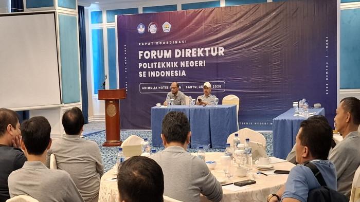FDPN Indonesia 2026 - Foto kegiatan Rakor Forum Direktur Politeknik Negeri (FDPN) Se Indonesia pada Sabtu 25 Juli 2026 di Adimulia Hotel Medan. Direktur Polnep Widodo hadir dalam kegiatan rakor yang membahas transformasi Politeknik University.