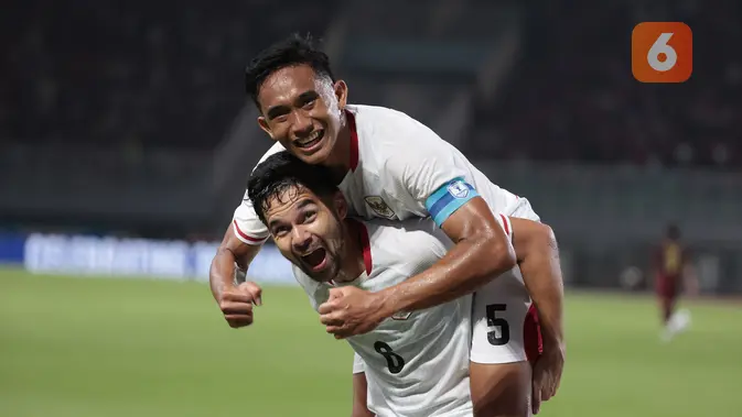 Mitchell Baker Cetak Hattrick pada Debut Timnas Indonesia Ekspresi pemain Timnas Indonesia, Sandy Walsh, sesaat setelah mencetak gol ke gawang Kamboja pada laga Grup A Piala AFF 2026 di Stadion Pakansari, Bogor, Jawa Barat, Senin (27/7/2026). Gol Sandy Walsh turut mengantarkan Timnas Indonesia meraih kemenangan 5-1 atas Kamboja pada laga perdana fase grup. (KLY/Budy Santoso)