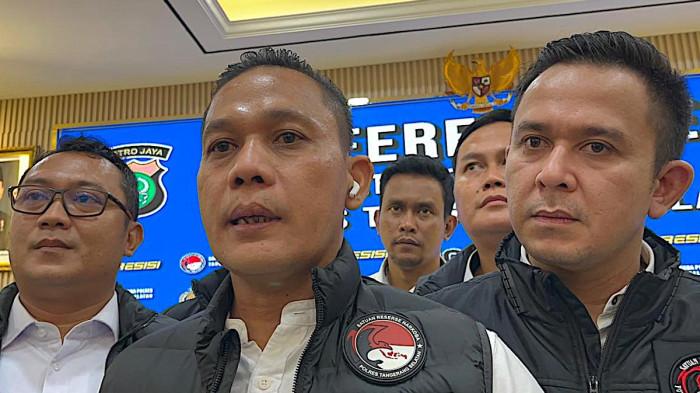 STATUS AKP PARDIMAN - Kapolres Tangerang Selatan AKBP Boy Jumalolo memberikan penjelasan terkait pemeriksaan Kasatresnarkoba Polres Tangsel AKP Pardiman oleh Propam Polda Metro Jaya. Foto AKP Pardiman saat merilis kasus narkotika beberapa waktu lalu.