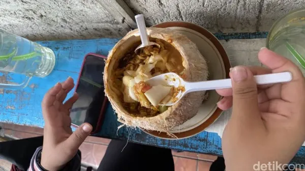 Rujak degan yang dijual Kedak Rujak Amerika di Jalan Prof Dr Hamka, depan SDN 4 Tambakaji, Kecamatan Ngaliyan, Kota Semarang, Jumat (17/7/2026).
