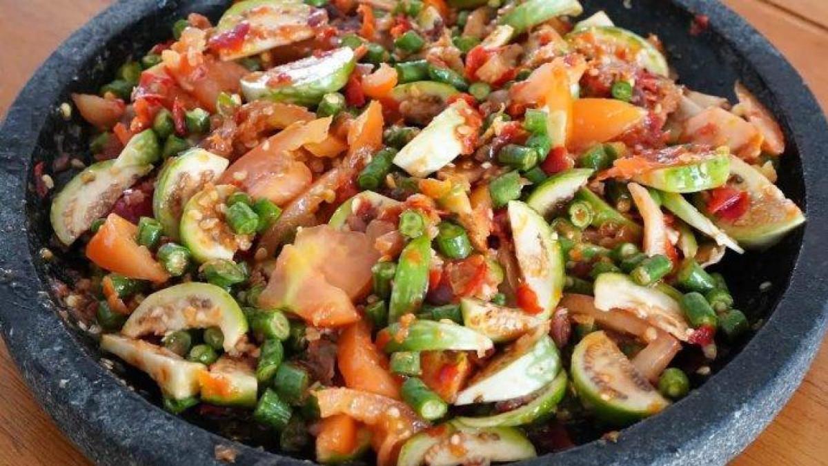 KULINER LOMBOK - Sambal beberuk khas Lombok.