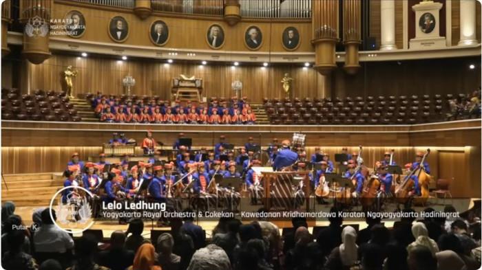 Tangkap Layar - Penampilan yogyakarta royal orchestra  dalam ‘Konser Hari Penegakan Kedaulatan Negara 2024’ pada 1-2 Maret 2024 di Aula Simfonia Jakarta, Kemayoran, Jakarta Pusat, lagu “Lela Ledhung”
