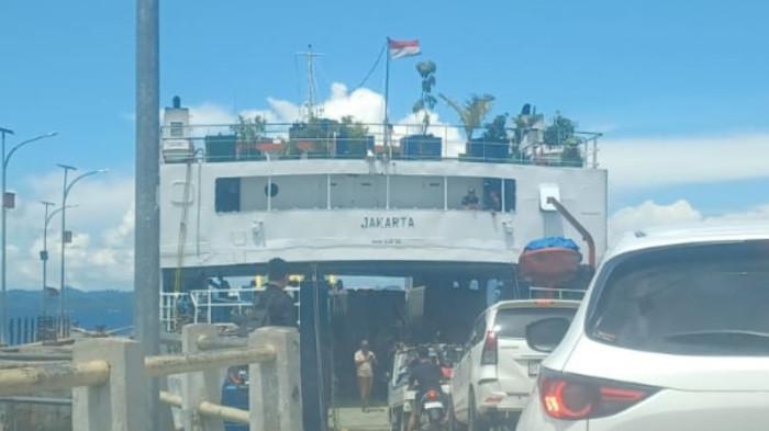 Kapal feri di Pelabuhan Amolengo Konawe Selatan Sulawesi Tenggara ke Pelabuhan Labuan Buton Utara