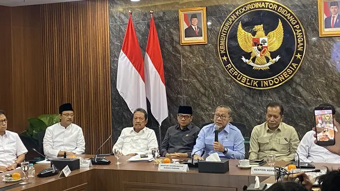 Menteri Koordinator (Menko) Bidang Pangan Zulkifli Hasan Kantor Kemenko Bidang Pangan, Selasa (28/7/2026). (Foto: Liputan6.com/Devira P)