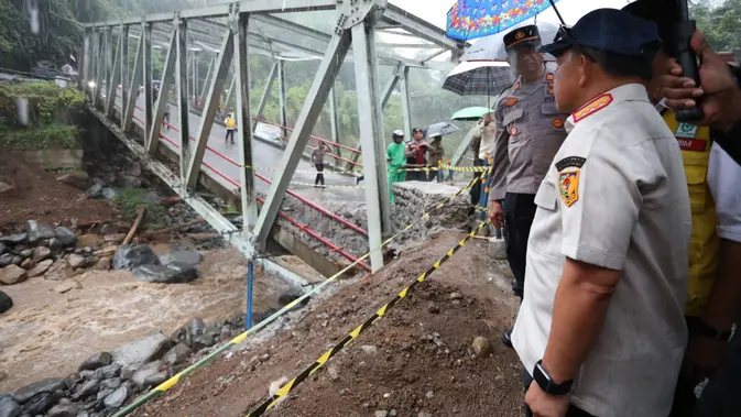 Menteri Dalam Negeri (Mendagri) sekaligus Ketua Satuan Tugas (Satgas) Percepatan Rehabilitasi dan Rekonstruksi (PRR) Pascabencana Sumatera, Muhammad Tito Karnavian, memastikan pembangunan jalan dan jembatan terdampak bencana di Kabupaten Bener Meriah, Aceh, mengutamakan aspek keselamatan masyarakat.