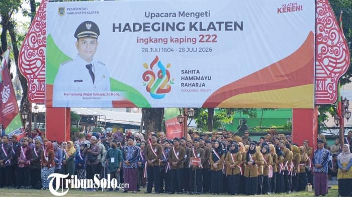 Puncak peringatan Hari Jadi ke-222 Klaten diperingati melalui upacara adat yang sarat nuansa budaya Jawa di Alun-alun Klaten, Selasa (28/7/2026)