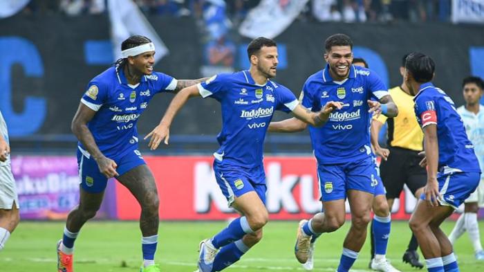 Patricio Matricardi merayakan golnya yang dicetak pada pertandingan Persib vs PSIM di Stadion Gelora Bandung Lautan Api (GBLA), Senin (4/5/2026).(KOMPAS.com/ADIL NURSALAM)