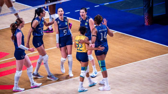 VNL 2026 PUTRI - Tim voli Brasil berselebrasi ketika berlaga di babak semifinal Volleyball Nations League (VNL) 2026 putri melawan Italia dan menang skor 3-2 (21-25, 25-21, 26-24, 21-25, 15-12) di Macau East Asian Games Dome pada Sabtu, 25 Juli 2026. (Foto: Volleyball World)