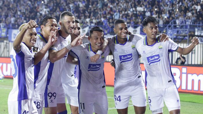 SELEBRASI - PERSIB menjadi tim pertama yang mengunci tiket semifinal Piala Presiden 2026 setelah menjinakkan DPMM FC 1-0 pada pertandingan kedua Grup A Piala Presiden 2026 di Stadion Si Jalak Harupat Kabupaten Bandung, Selasa, 28 Juli 2026. Gol tunggal kemenangan PERSIB dicetak Balsa Sekulic pada menit 74.