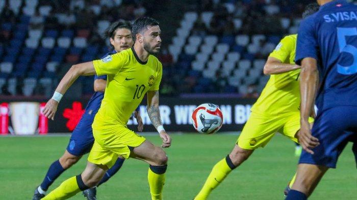 Pemain naturalisasi Timnas Malaysia asal Brasil Paulo Josue dalam pertandingan melawan Kamboja di grup A Piala AFF 2024.