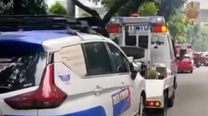 Mobil Bea Cukai yang diderek pihak Dishub Jakarta Selatan karena parkir sembarangan viral di media sosial.