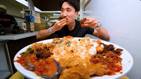 YouTuber mukbang nasi Padang seberat 9 kilogram