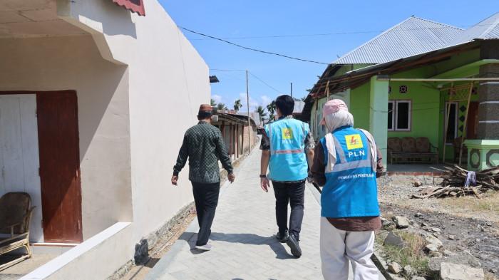 PLN - Dukung petani di Gorontalo, PLN UP3 Gorontalo serahkan Gudang Kacang dan jalan paving blok melalui program TJSL di Kelurahan Tilihuwa.