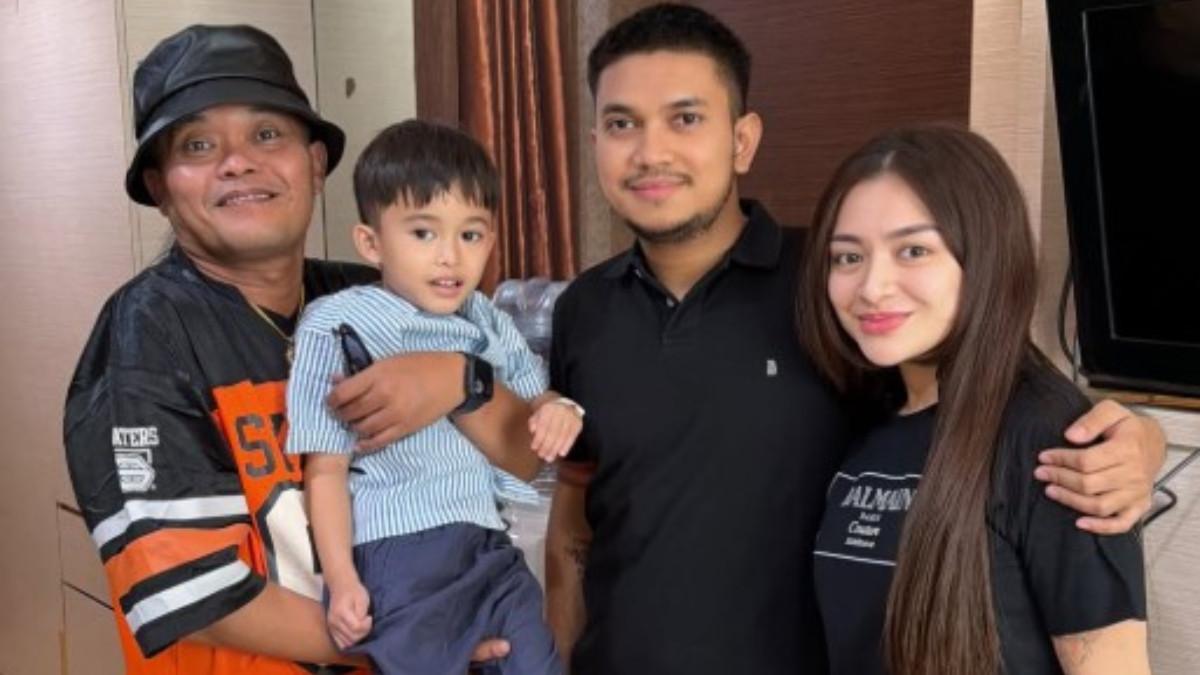 Nathalie Holscher pamer momen bareng suami baru, anak dan mantan suaminya, Sule.