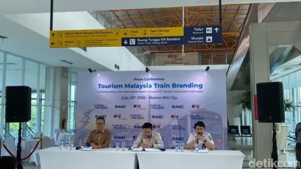 Kolaborasi promosi pariwisata Malaysia oleh Tourism Malaysia, KAI Commuter, dan AMG pada 20 rangkaian KRL