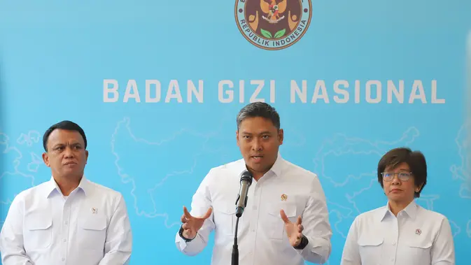 Kepala Badan Gizi Nasional (BGN) Sudaryono  didampingi Wakil Kepala Badan Gizi Nasional Agustina Arumsari  dan Wakil Kepala BGN Trenggono saat jumpa pers  di Kantor BGN, Jakarta, Senin (27/07/2026). (KLY/ Arie Basuki)