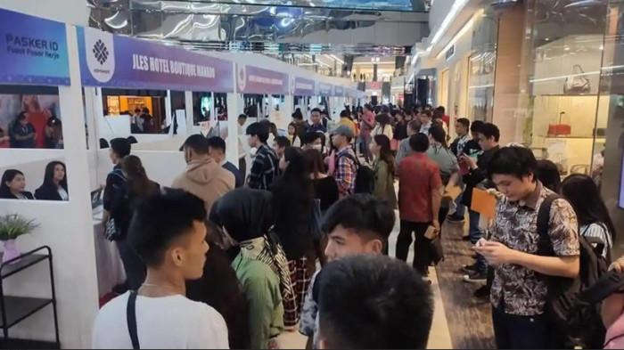 JOB FAIR - Job Fair di kota Manado beberapa waktu lalu. Pemkot Manado melalui Disnaker bekerja sama dengan Kementerian Ketenagakerjaan RI menggelar Job Fair pada Rabu dan Kamis (29-30/7/2026) di Star Square Manado.
