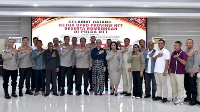 Foto bersama DPRD NTT usai berdialog dengan Kapolda NTT Irjen Pol Rudi Darmoko