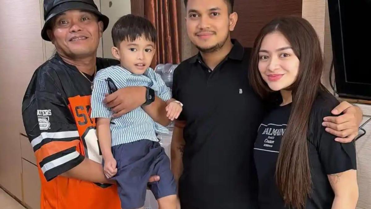 RUMAH TANGGA NATHALIE - Pajang foto akrab bersama Sule dan suami barunya, Nathalie Holscher panen pujian warganet lantaran kompak jalankan co-parenting demi tumbuh kembang sang anak.