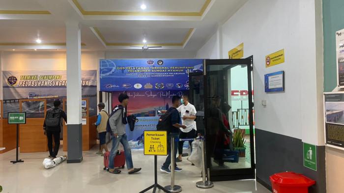 JADWAL SPEEDBOAT - Tampak suasana di ruang tunggu Pelabuhan Sungai Nyamuk yang berada di Desa Pancang, Kecamatan Sebatik Utara. Intip empat jadwal speedboat dari Sebatik ke Tarakan hari ini, pada Kamis 30 Juli 2026, jangan lupa cek jam berangkat dan tarif terbaru. (TribunKaltara.com/Fatimah Majid)