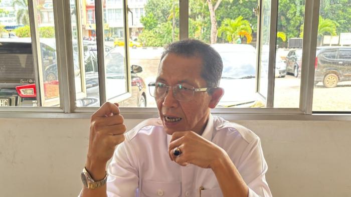 WALIKOTA BATAM - Walikota Batam, Amsakar Achmad. Ia merespons Kota Batam, Provinsi Kepulauan Riau (Kepri) yang belum masuk dalam daftar 10 besar kota dengan daya saing daerah tertinggi di Sumatera berdasarkan Indeks Daya Saing Daerah (IDSD) Badan Riset dan Inovasi Nasional (BRIN) 2025.