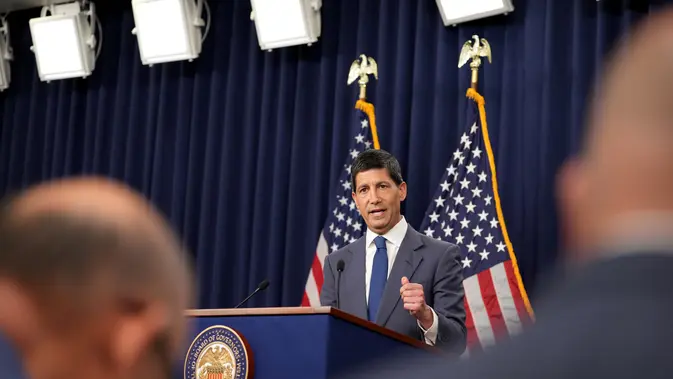 Ketua Dewan Bank Sentral Amerika Serikat (AS) atau Federal Reserve (The Fed) Kevin Warsh berbicara selama konferensi pers di Federal Reserve di Washington. Rabu, 29 Juli 2026. (AP Photo/Mark Schiefelbein)