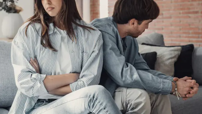 Jika diam digunakan sebagai bentuk hukuman atau manipulasi, ini bisa masuk kategori silent treatment. (Foto/Dok: freepik.com/Camandona)
