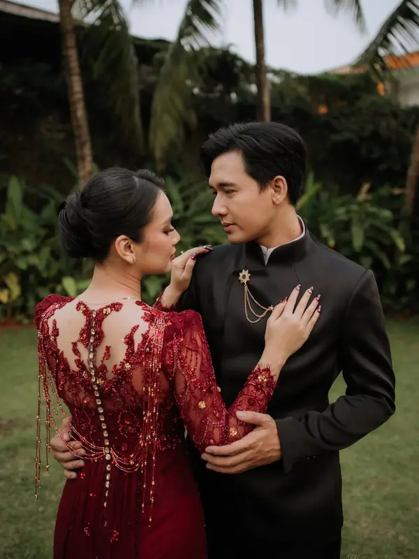 Dea Annisa dan Mazaki Ahmad lamaran © instagram.com/deaaannisa