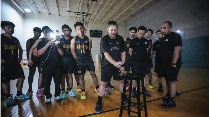 Badai Padamkan Listrik Chicago, Micah