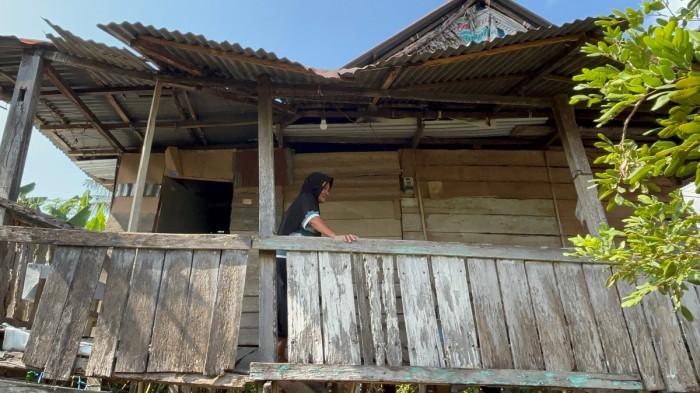 BANTUAN RUMAH - Rumah milik warga disabilitas bernama Nani Burhan di pinggir Jalan Poros Polman-Mamasa, Kelurahan Darma, Kecamatan Polewali, Kabupaten Polman, Sulawesi Barat, Selasa (28/7/2026). Dok. Fahrun.