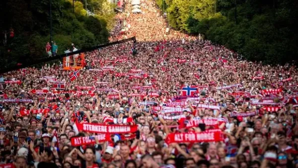Kerajaan dan Warga Oslo Sambut Timnas Norwegia Bak Pahlawan The men's national football team is greeted by the audience at Slottsplassen after returning to Norway from the USA, in Oslo, Norway, July 13, 2026. Trond R. Teigen /NTB/via REUTERS ATTENTION EDITORS - THIS IMAGE WAS PROVIDED BY A THIRD PARTY. NORWAY OUT. NO COMMERCIAL OR EDITORIAL SALES IN NORWAY. REFILE TO REMOVE RESTRICTION.