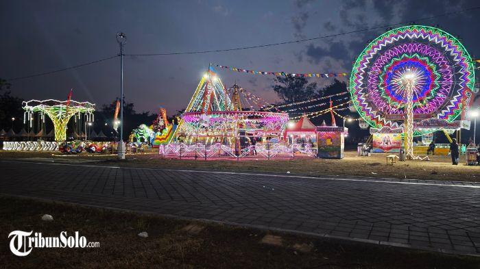 SEKATEN - Suasana Pasar Malam Sekaten Alun-Alun Utara Solo, belum lama ini. Pengelolaan parkir Sekaten Solo 2026 dipastikan terbagi menjadi dua wilayah. Dinas Perhubungan (Dishub) Kota Surakarta hanya mengelola parkir di kawasan Alun-Alun Utara, sedangkan area Alun-Alun Selatan menjadi kewenangan Keraton Kasunanan Surakarta.