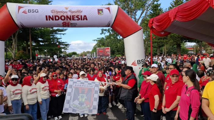 Jalan sehat dalam rangka pembukaan rangkaian HUT RI di Minahasa